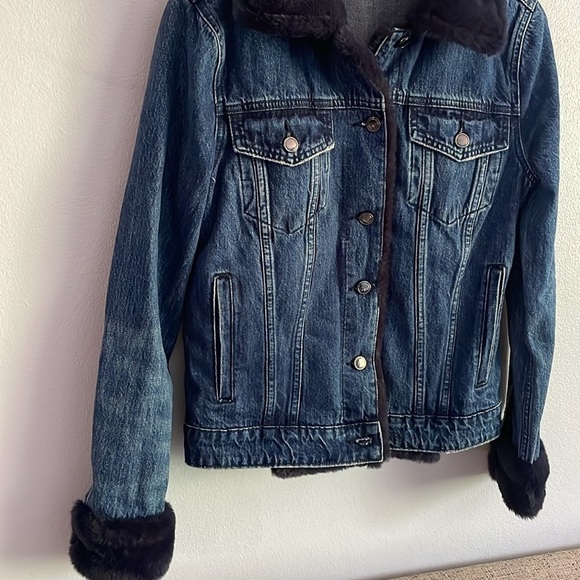 Good American Denim Jean Jacket with Faux Fur Trim Size 0 - Picture 5 of 14